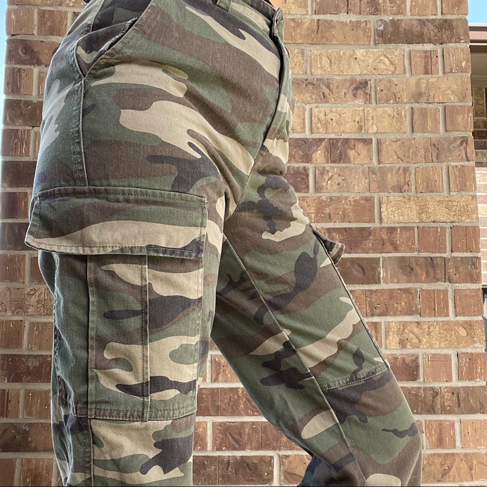 Camo Print Cargo Jeans - Picture 4 of 5